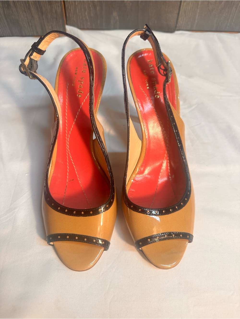Kate Spade New York Patent Leather Slingback Heels Tan Black Peep Toe Size 6B - Picture 2 of 15
